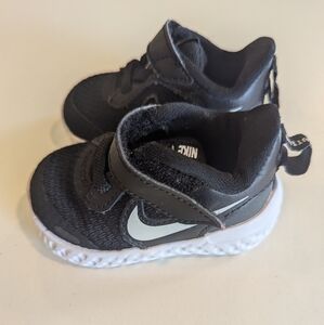Nike Black and White Sneakers with Velcro Strap
